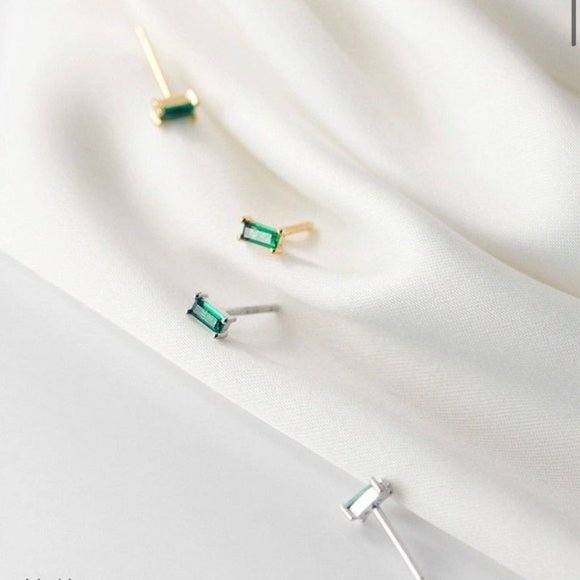 Small Emerald 925 Gold Studs Earrings - EOS002 Gold - Picture 10 of 11